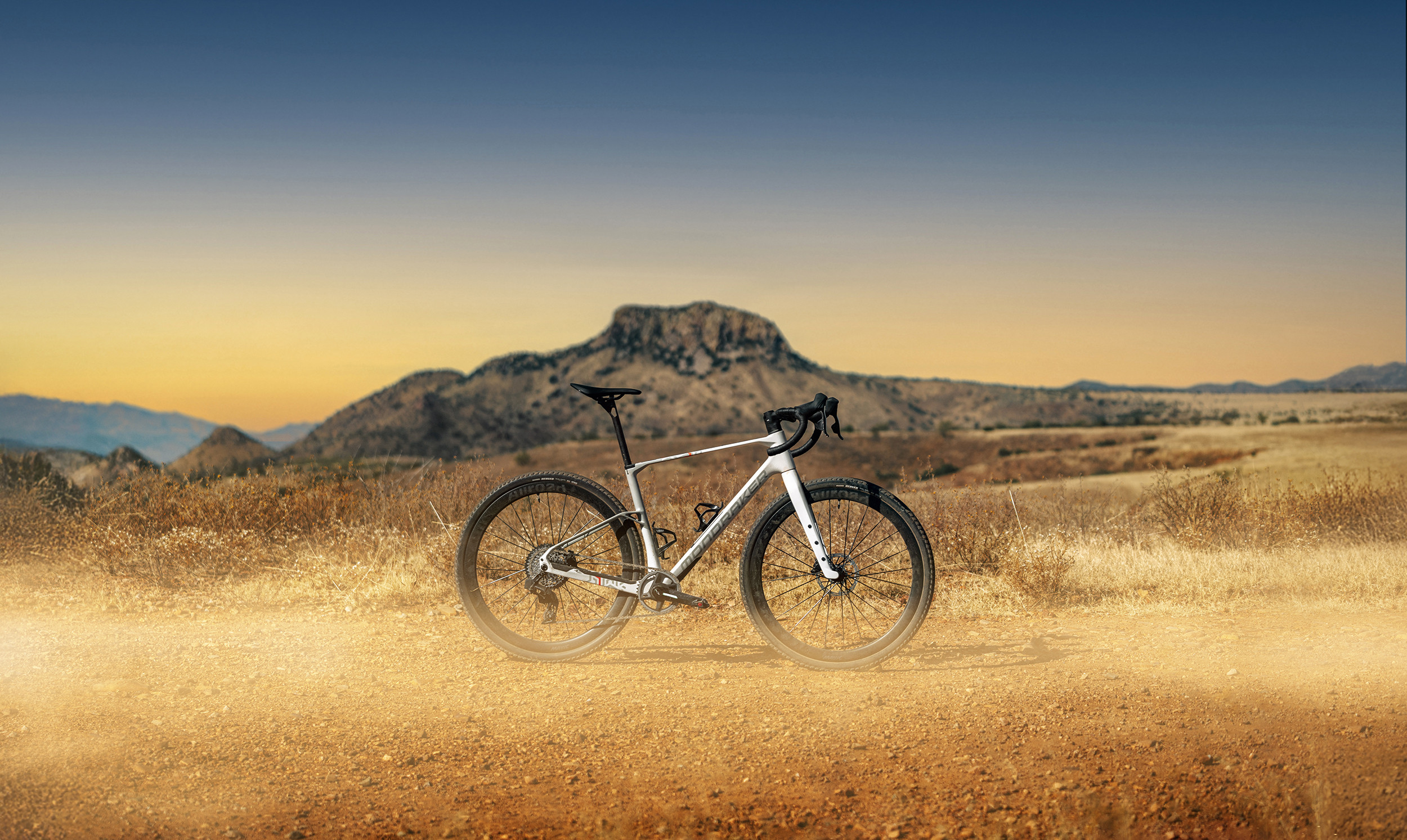 NOUVEAU MONDRAKER ARID GRAVEL VELO
