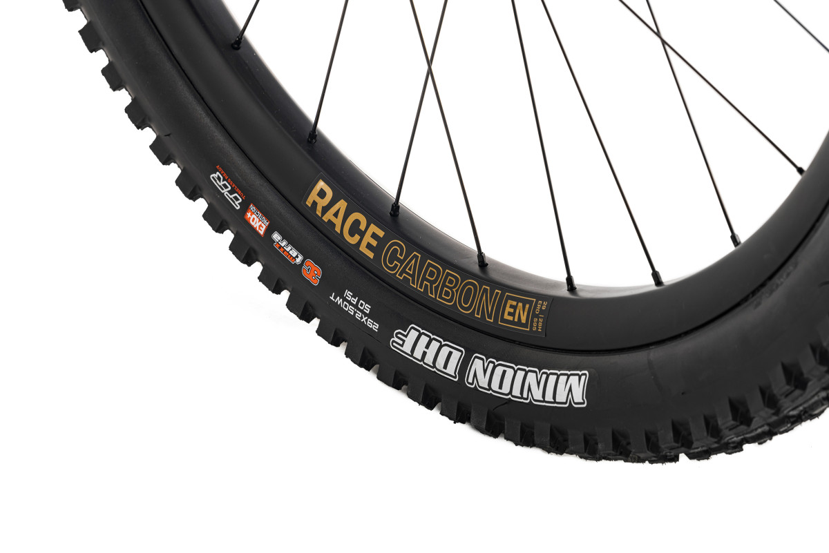 Ruedas e*Thirteen Grappler Carbon con 30mm de ancho interno.